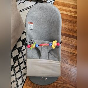 BABYBJÖRN® Bouncer Bliss & Toy Bundle